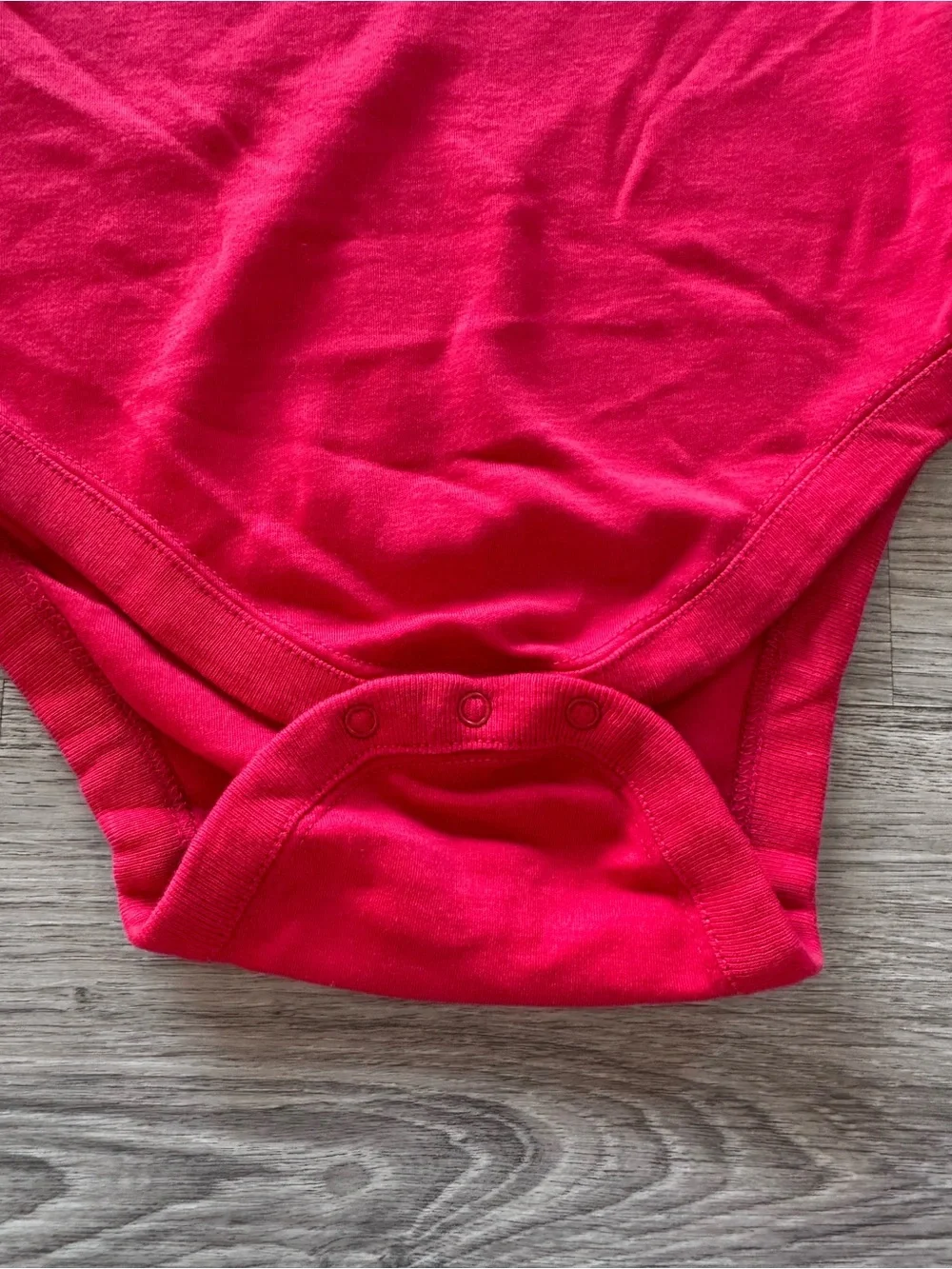 Vineyard Vines Red 'Merry Christmas' Baby Onesie - 12-18 Months - EUC